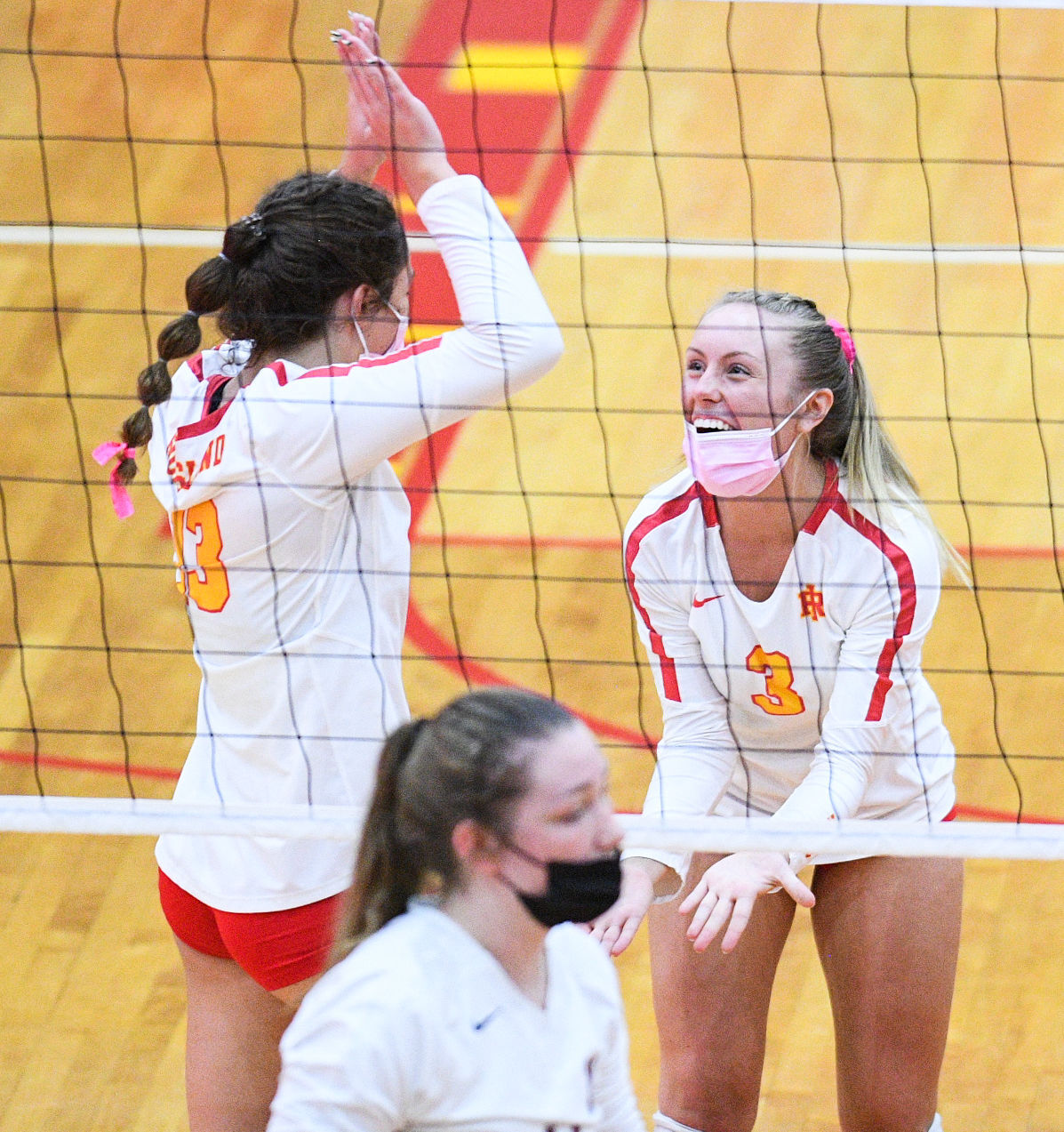 100521-qc-spt-moline-ri-vball-015
